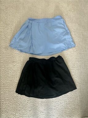 Women’s Pleated Athletic Mini Skirt - Light Blue and Black {BOTH}